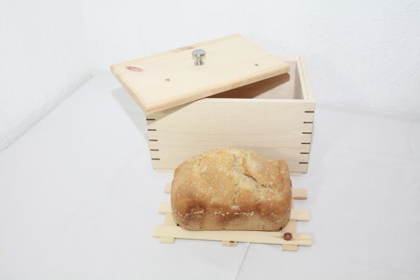 Brotkasten aus Bergahorn mit Zirbe