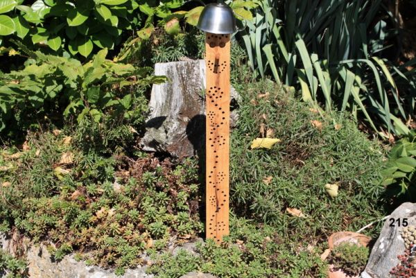 Insektenhotel, Gartenstele, Wildbienenhotel, Gartendekoration