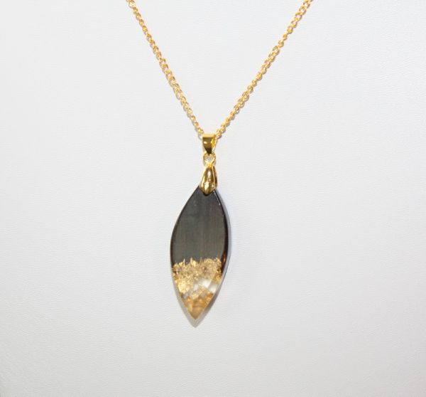 Kette mit Anhänger aus Holz & Harz Schmuck Resin #1