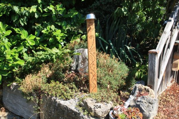 Insektenhotel, Ein lustiger Gesell, Gartenstele, Wildbienenhotel, Gartendeko